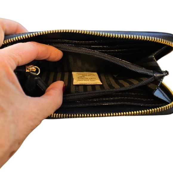 Victoria's Secret Midnight Blue Faux Leather Zip Around Wallet Organizer - Picture 4 of 13